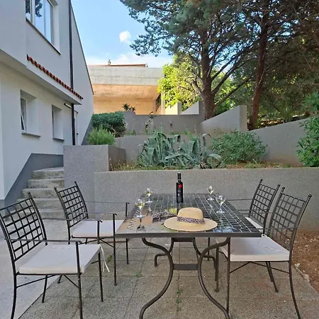 Apartment Karlo *