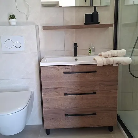 Karlo Apartment *